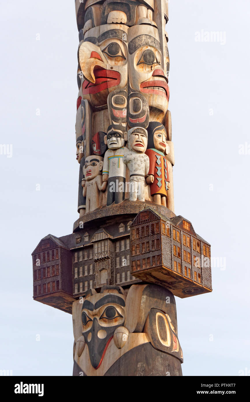 Détail de la pôle de réconciliation sculpté par le maître sculpteur haïda Jim Hart, Université de Colombie-Britannique, Vancouver, Colombie-Britannique, Canada Banque D'Images