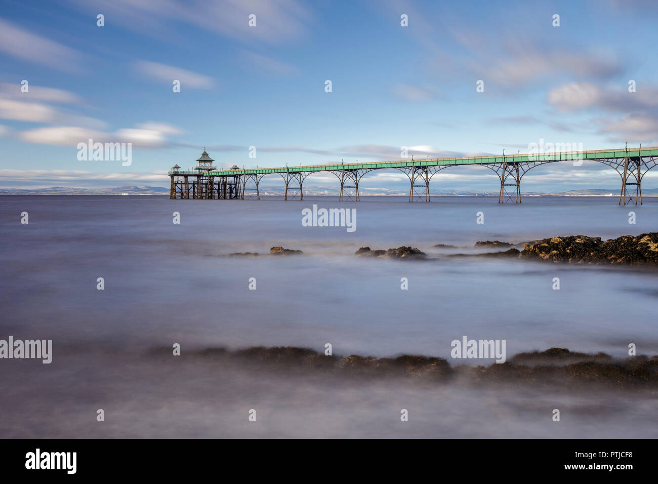 Une longue exposition de Clevedon Pier. Banque D'Images