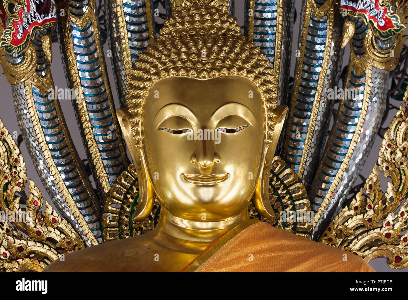 Pang Nak Prok, Bouddha protégé par le roi Naga Vihara de l'ouest du Wat Pho à Bangkok, Thaïlande. Banque D'Images