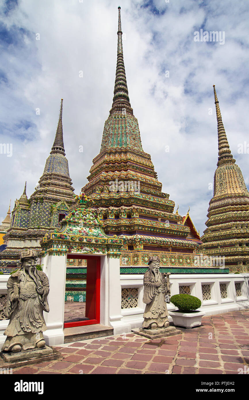 Chedis des quatre rois du Wat Pho à Bangkok, Thaïlande. Banque D'Images