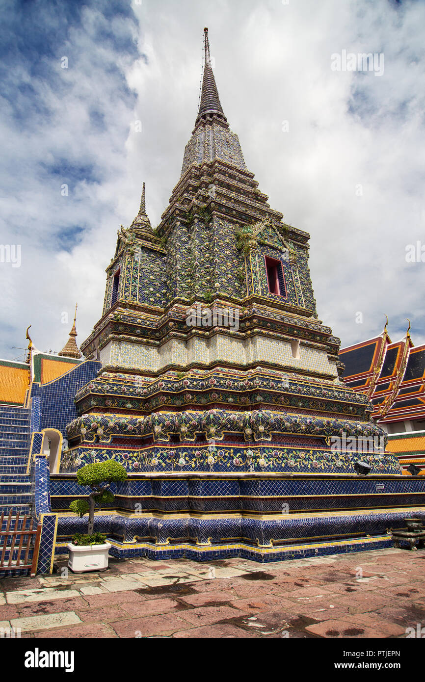 Rama IV au Chedi Phra Maha Chedi Si Rajakarn, Wat Pho, Bangkok, Thaïlande. Banque D'Images