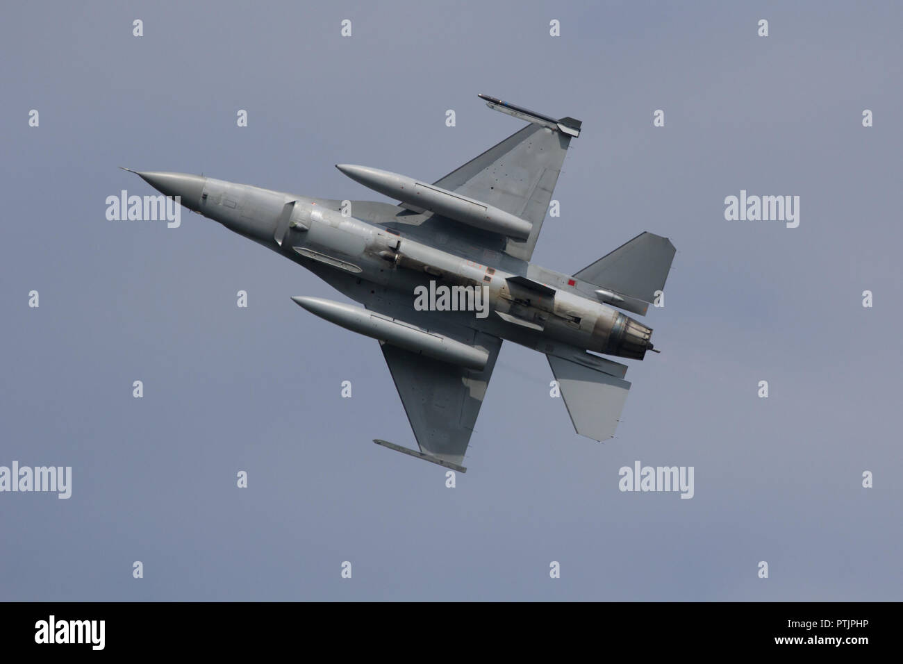 Leeuwarden, Pays-Bas Apr 11 2016 : Un F-16 Fighting Falcon décolle pendant l'exercice Frisian Flag Banque D'Images