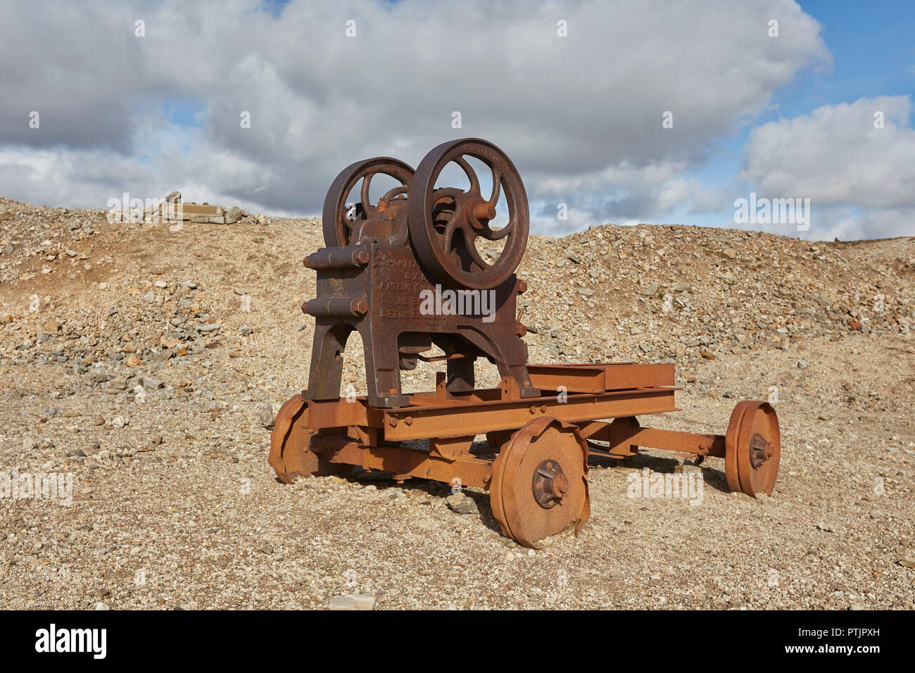 Old abandoned concasseur matériel reste de l'industrie minière autrefois prospère sur Melbeck Moor, Gunnerside, Swaledale, Dales Yorkshires, UK Banque D'Images