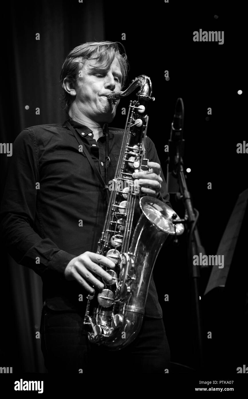 James Russell sur solo saxophone ténor avec Crossover Atlantique Jazz Festival 2018, Scarborough Banque D'Images