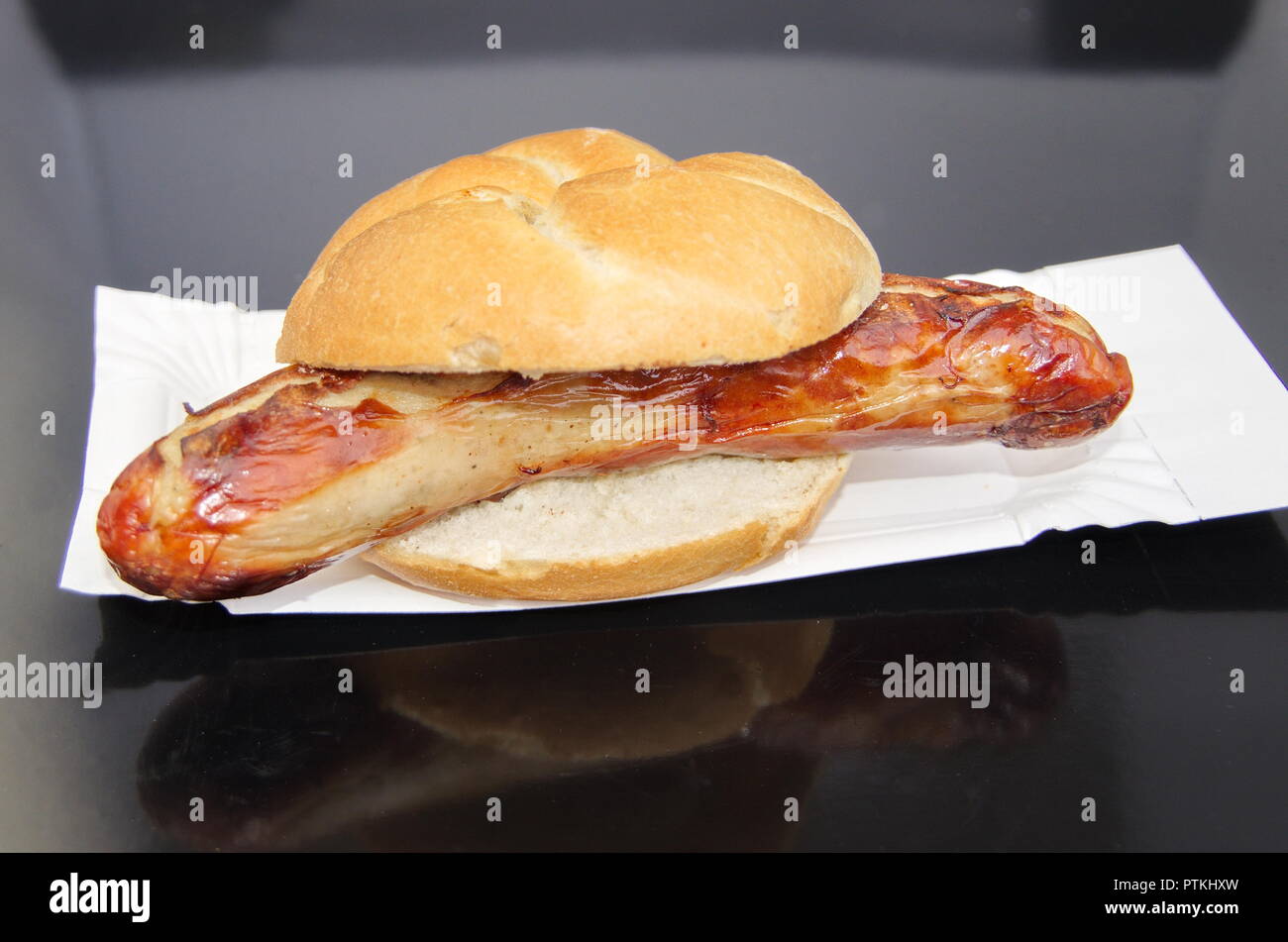 Deutsche im Bratwurst Brötchen Banque D'Images