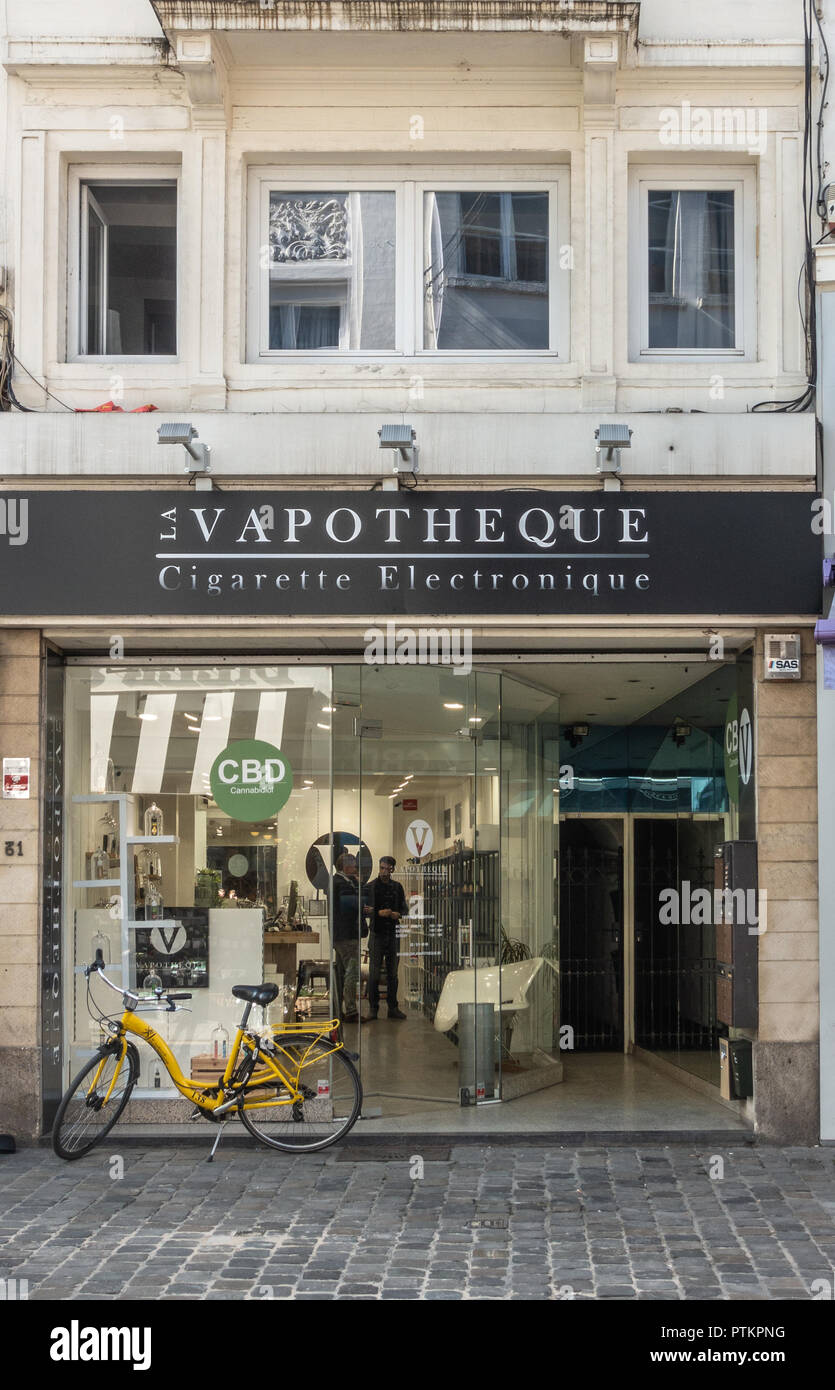 Bruxelles, Belgique - 26 septembre 2018 : Vapotheque est une boutique Vape dans le centre-ville de la Bruxelles, Belgique - 26 septembre 2018 : Vapotheque est une boutique Vape dans le centre-ville de la