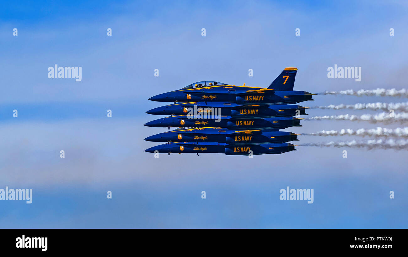 Les Blue Angels de la marine de l'avion de combat à réaction F-18 Banque D'Images