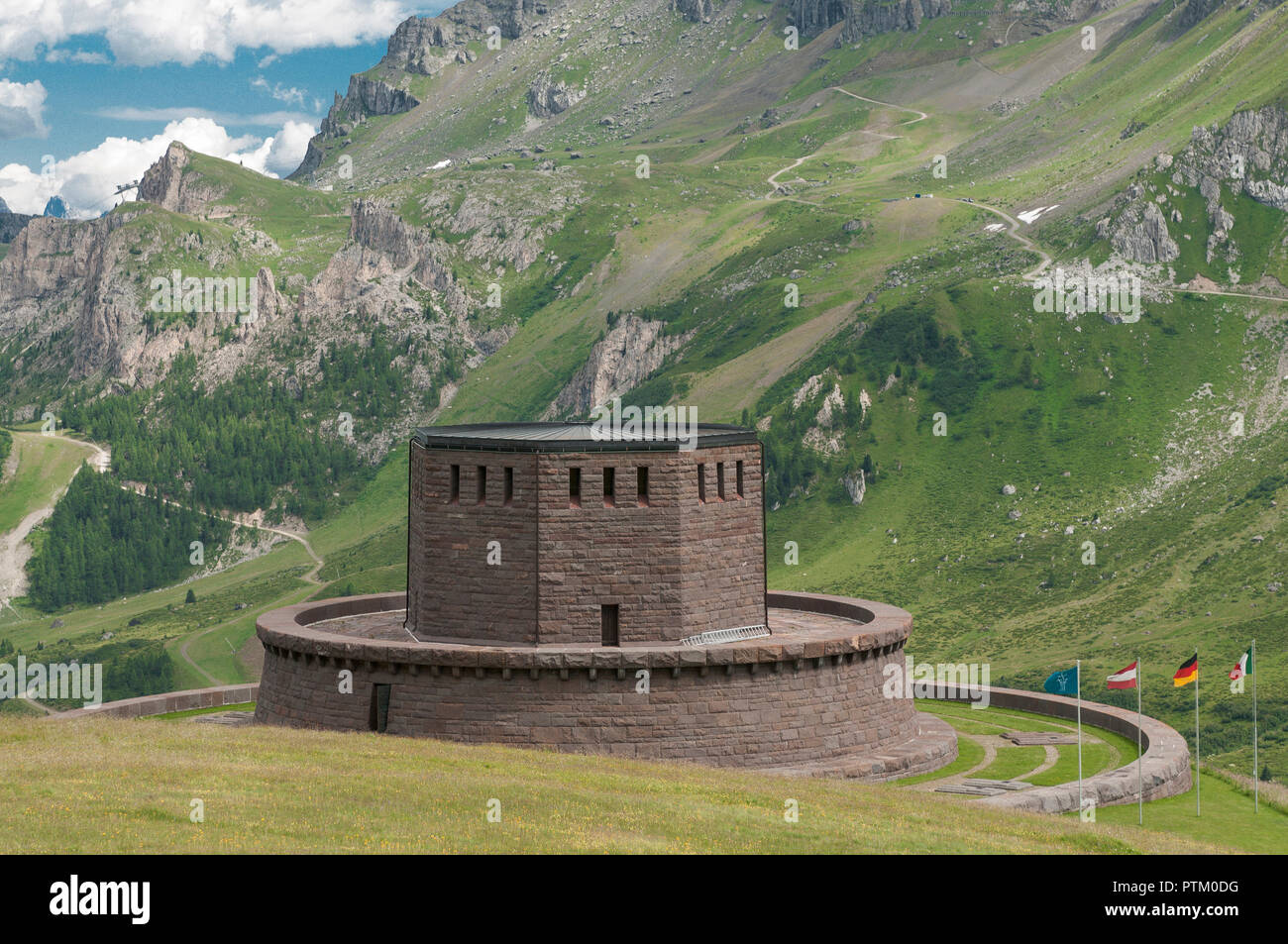 Sépulture de guerre allemands et autrichiens pour les soldats morts, Première Guerre mondiale, Livinallongo del Col di Lana, Pordoijoch, Veneto, Italie Banque D'Images