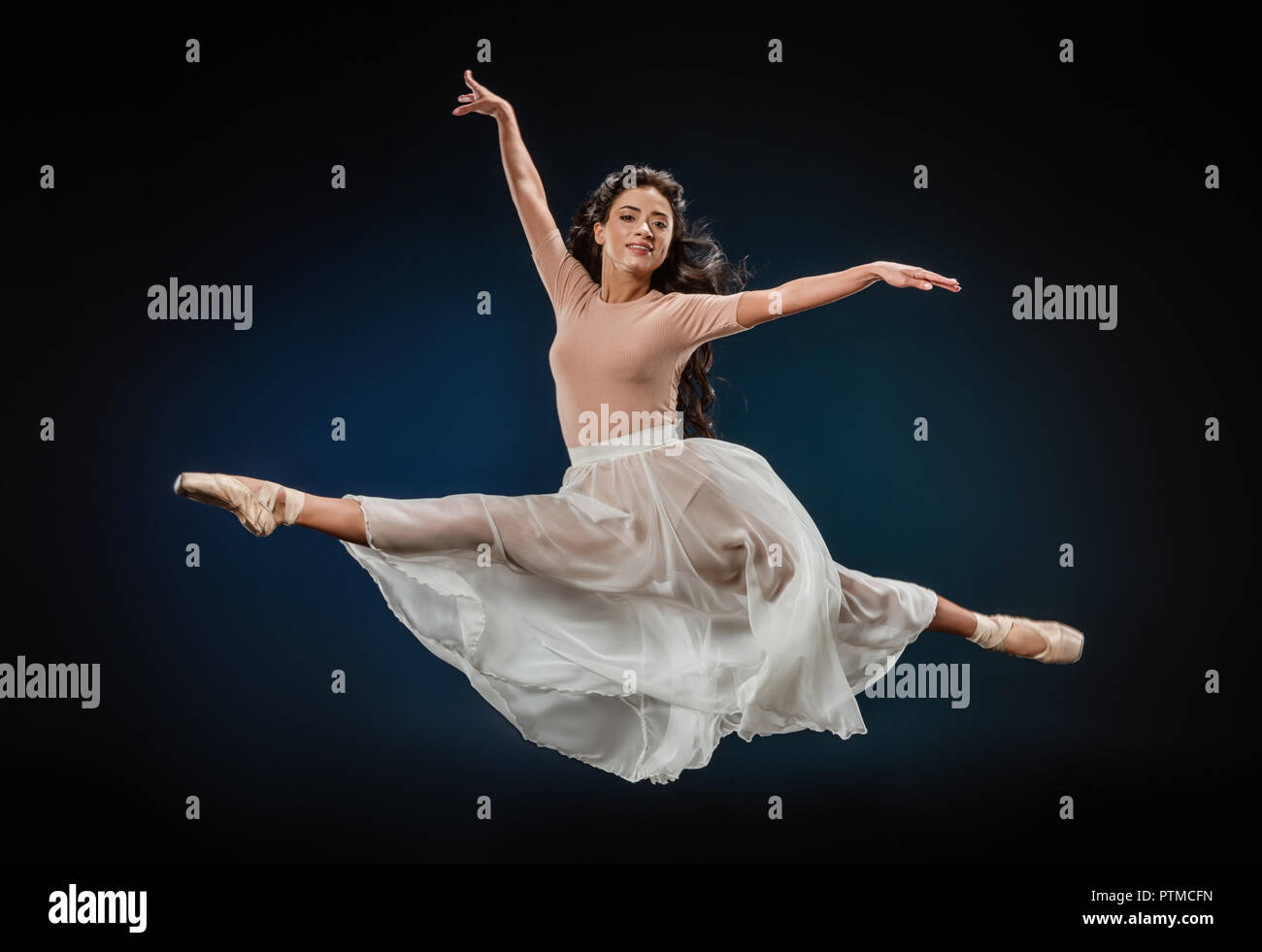 Coiffure ballerine Banque de photographies et d'images à haute résolution -  Alamy