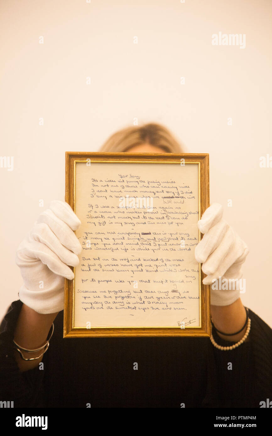 London UK. 10 octobre 2018. Le manuscrit original d'Elton John lyrics 'votre chanson qui a été écrite par Bernie Taupin en 1970 dans le cadre de la collection Rock and Roll Bonhams vente Crédit : amer ghazzal/Alamy Live News Banque D'Images