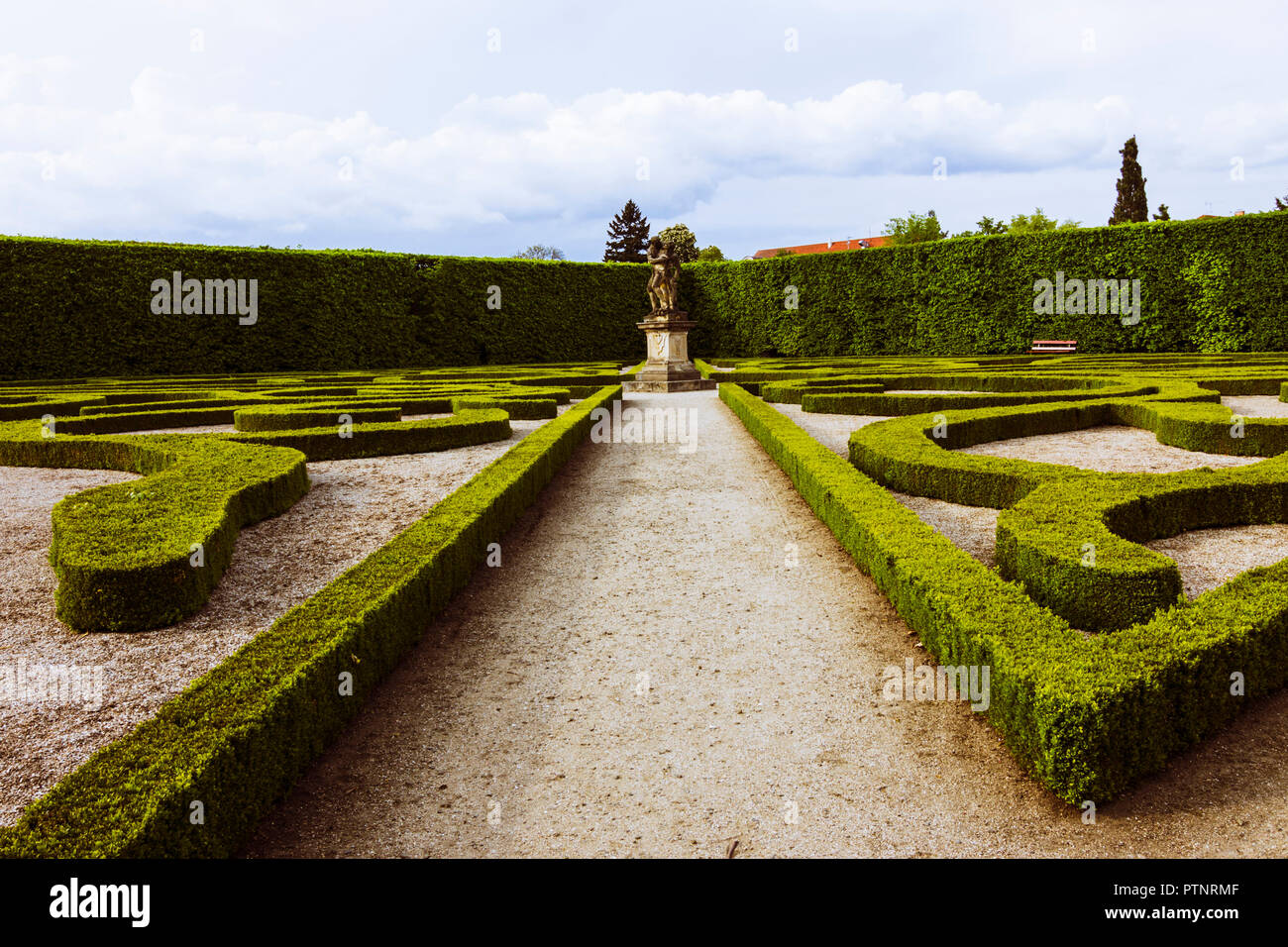 Kromeriz, en Moravie, République tchèque : jardin de fleurs baroques du château de Kromeriz. Banque D'Images
