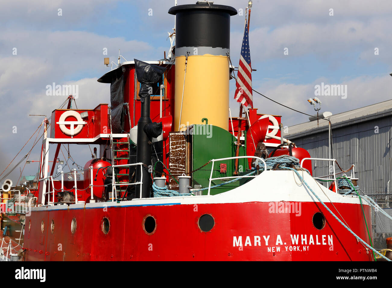 La Mary A. Whalen incombe à son poste à quai au bassin de l'Atlantique dans la région de Red Hook, Brooklyn Banque D'Images