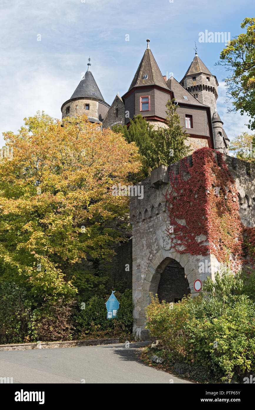 Le château médiéval braunfels sur un sommet de basalte. Banque D'Images