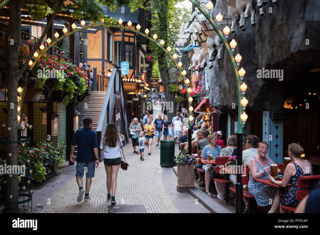 Copenhague. Le Danemark. Tivoli Gardens amusement park. Banque D'Images