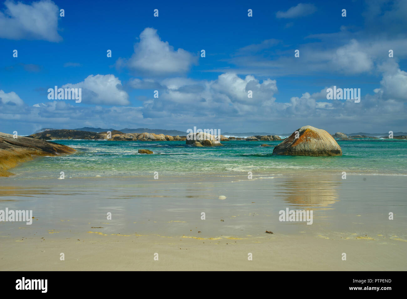 Des rochers et des vagues, les Verts Piscine Plage, Danemark, Australie occidentale, Australie, William Bay National Park Banque D'Images