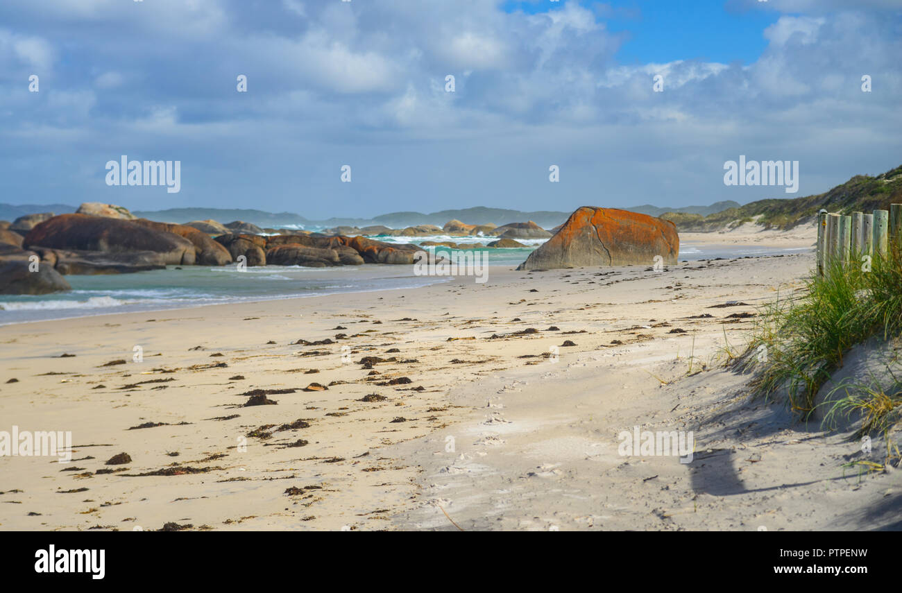 Des rochers et des vagues, les Verts Piscine Plage, Danemark, Australie occidentale, Australie, William Bay National Park Banque D'Images