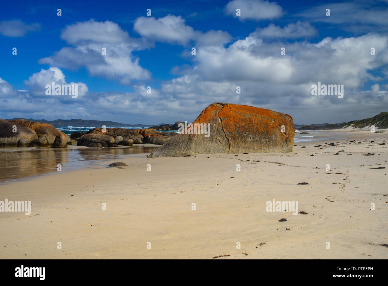 Des rochers et des vagues, les Verts Piscine Plage, Danemark, Australie occidentale, Australie, William Bay National Park Banque D'Images