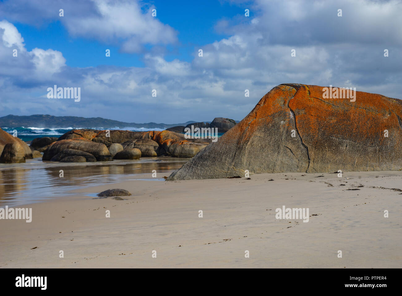 Des rochers et des vagues, les Verts Piscine Plage, Danemark, Australie occidentale, Australie, William Bay National Park Banque D'Images