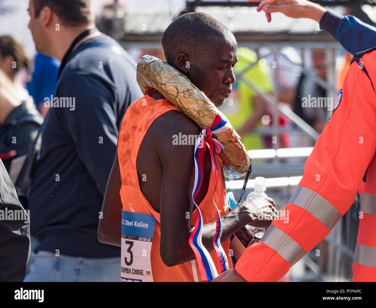 KOSICE, SLOVAQUIE - Octobre 6, 2018. Kipchu Raymond CHOGE gagnant sur 95 TBS Studio Mezinarodni Mieru, MMM 2018, Kosice. Marathon International de la paix Kos Banque D'Images