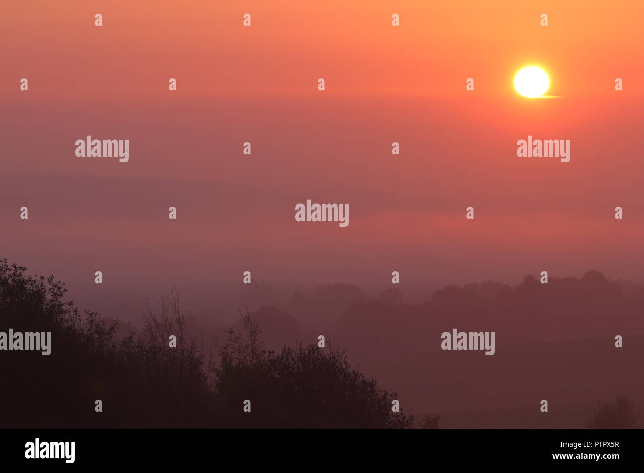 Le soleil se lever sur Oulton , dans l'Est de Leeds, West Yorkshire Banque D'Images