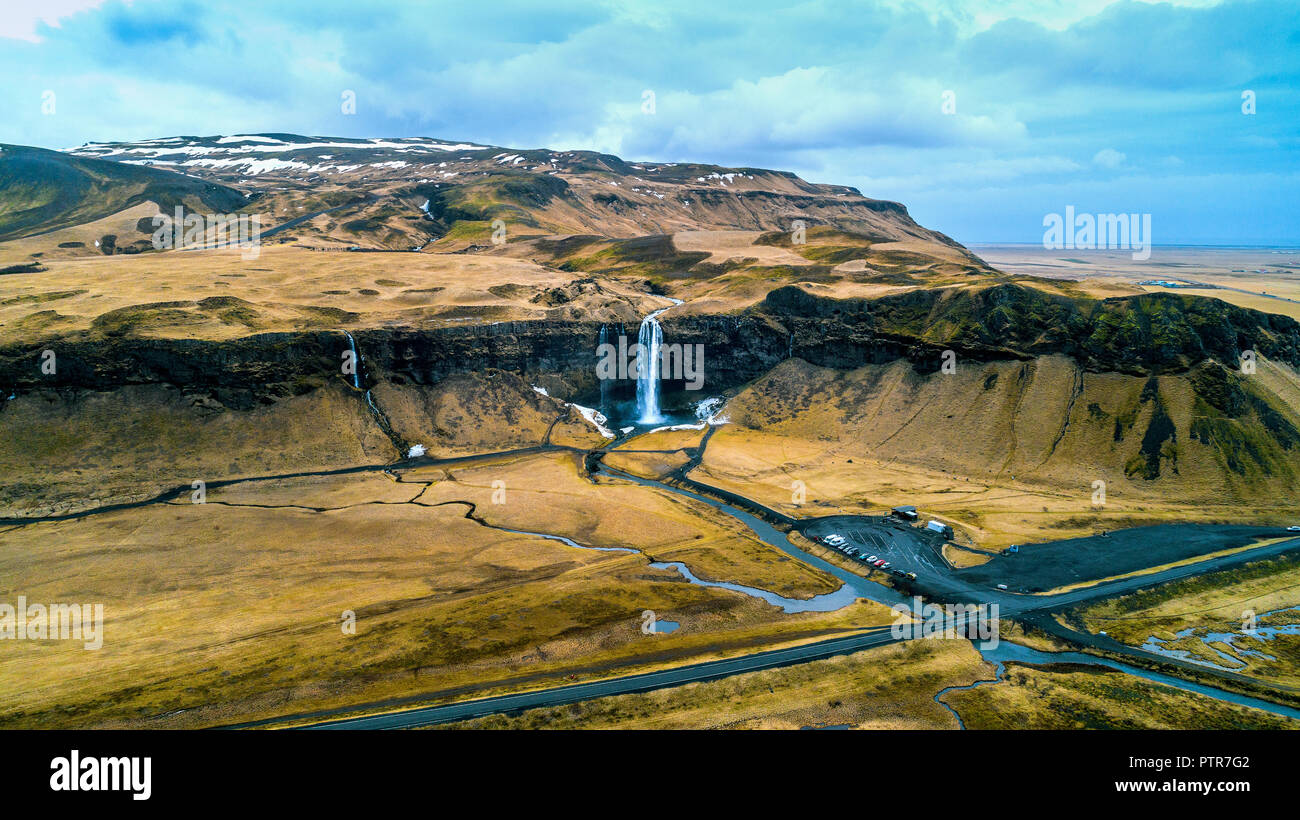 Vue aérienne de la cascade de Seljalandsfoss, belle cascade en Islande. Banque D'Images