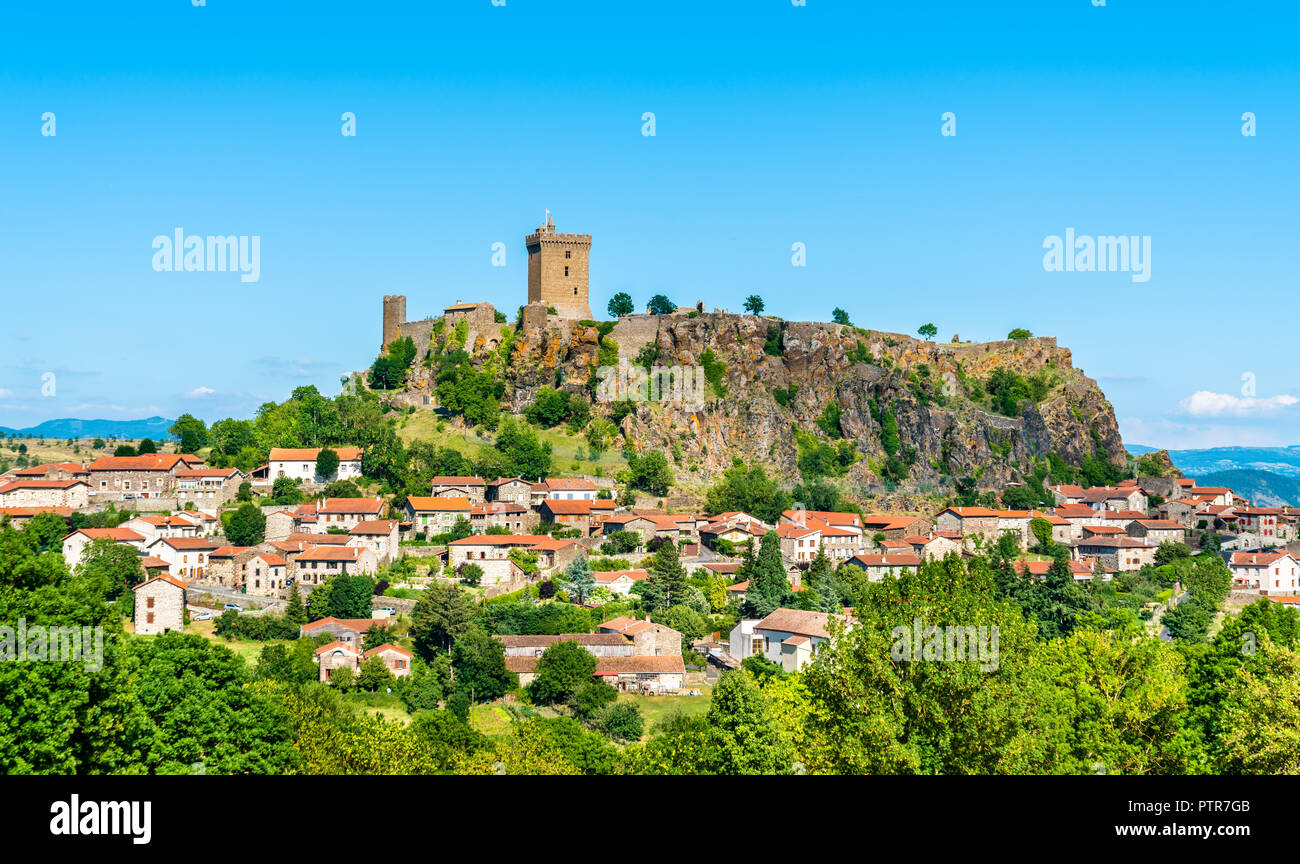 Avis de Polignac village avec sa forteresse. Auvergne, France Banque D'Images