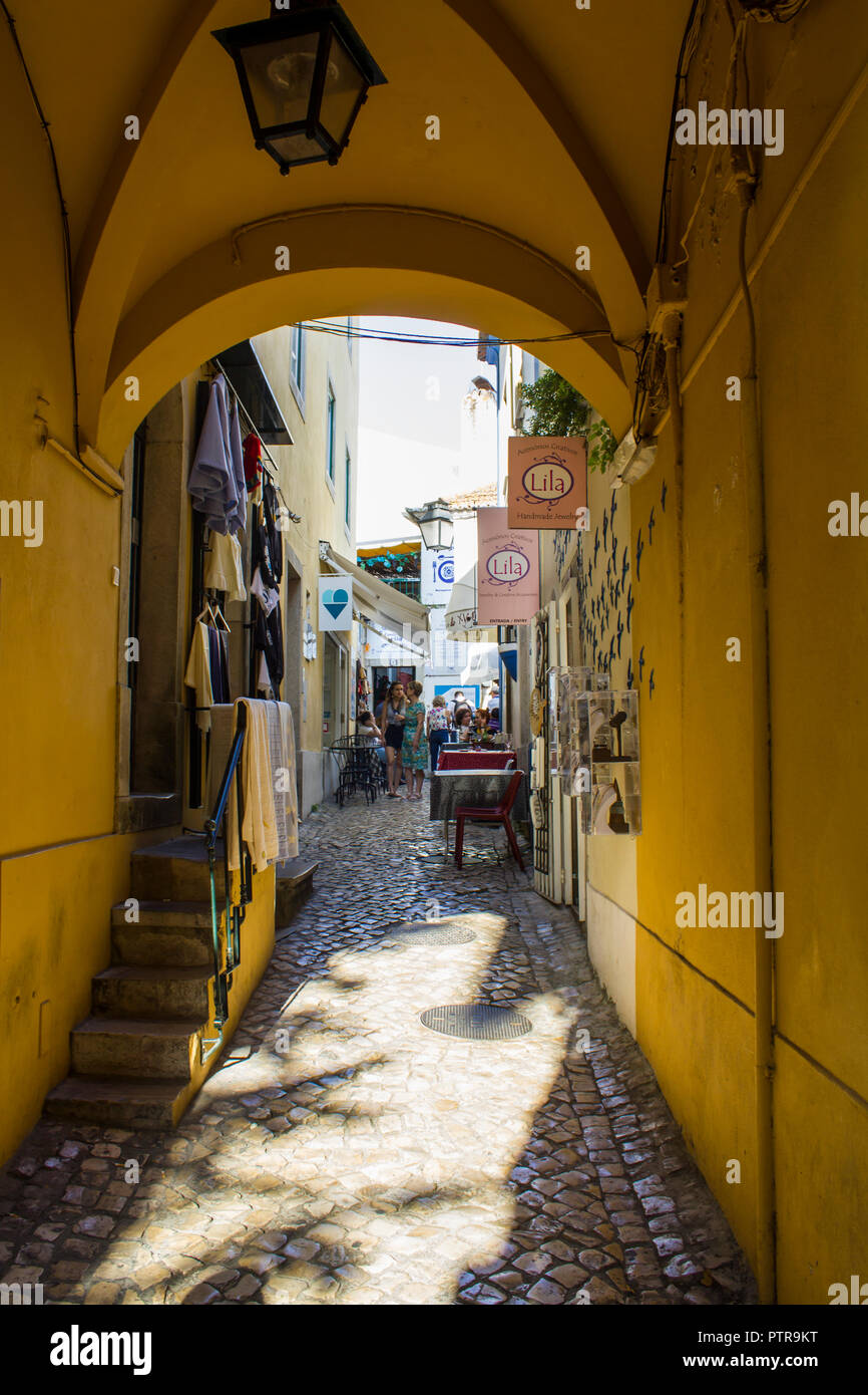 Sintra, Portugal - Circa 2018 : Septembre, belle rue dans le village de Sintra Banque D'Images