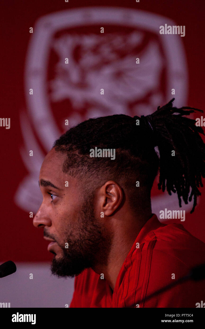 Cardiff, Pays de Galles. 10 octobre, 2018. Pays de Galles le capitaine Ashley Williams fait face à la presse à la Principauté Stadium avant leurs prochaines rencontres contre l'Espagne et République d'Irlande. Credit : Lewis Mitchell/Alamy Live News Banque D'Images