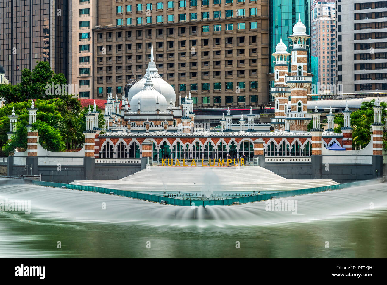 Rivière de la vie avec la Mosquée Jamek, Kuala Lumpur, Malaisie Banque D'Images