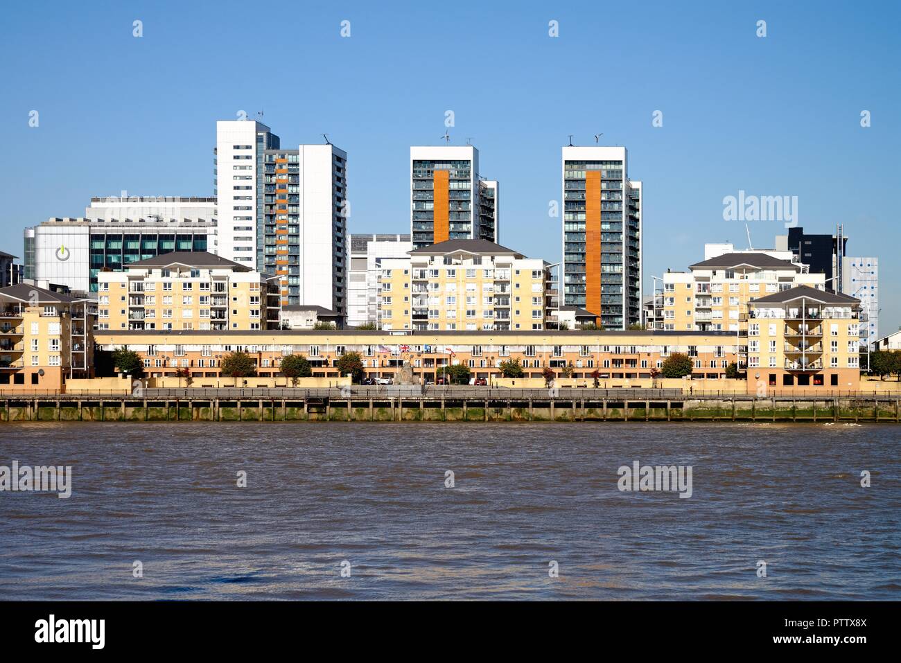 Riverside Apartments moderne au Virginia Quay, Canning Town London England UK Banque D'Images