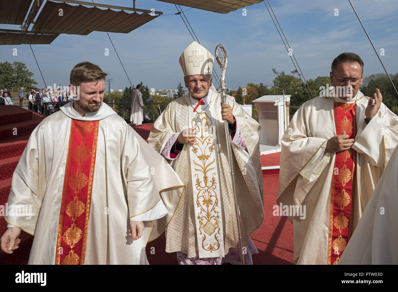 Mgr Łukasz Buzun dirige la prière à Jasna Góra. Monastère des Pères de Pauline. Banque D'Images