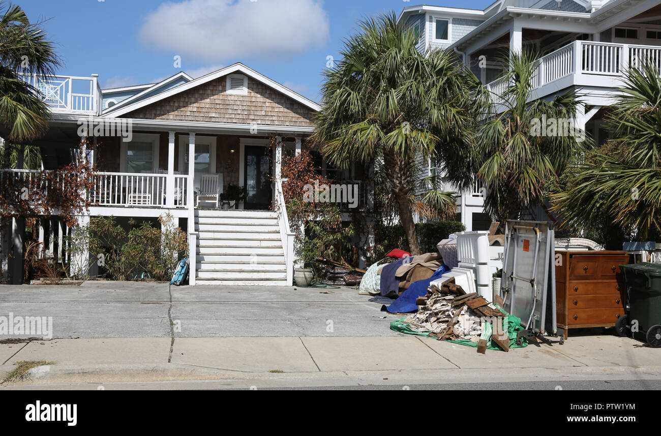 Wrightsville Beach, NC - 1 octobre 2018 : semaines après l'ouragan Florence, les résidents et les entreprises de nettoyage sont encore en place sur la voie de la reprise. Flo Banque D'Images