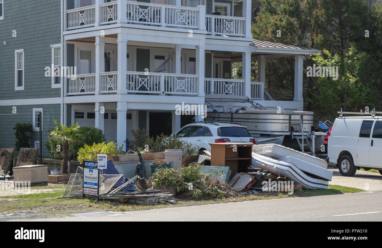Wrightsville Beach, NC - 1 octobre 2018 : semaines après l'ouragan Florence, les résidents et les entreprises de nettoyage sont encore en place sur la voie de la reprise. Flo Banque D'Images