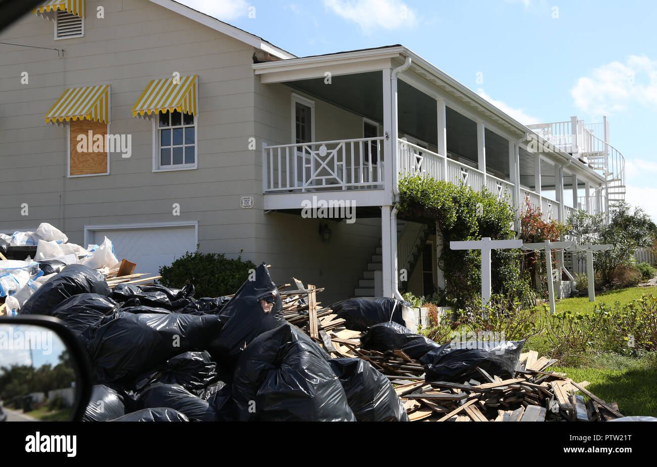 Wrightsville Beach, NC - 1 octobre 2018 : semaines après l'ouragan Florence, les résidents et les entreprises de nettoyage sont encore en place sur la voie de la reprise. Flo Banque D'Images