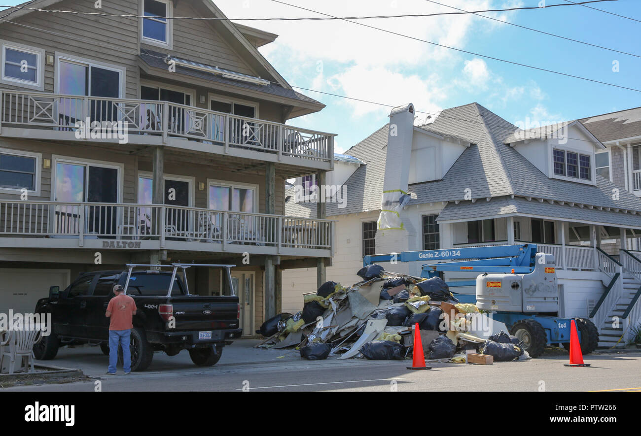 Wrightsville Beach, NC - 1 octobre 2018 : semaines après l'ouragan Florence, les résidents et les entreprises de nettoyage sont encore en place sur la voie de la reprise. Flo Banque D'Images