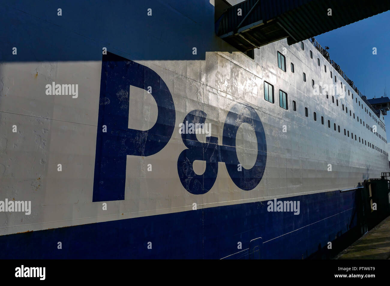 P & O Ferries, la fierté de l'York, amarré au port de Zeebrugge, Belgique, Banque D'Images