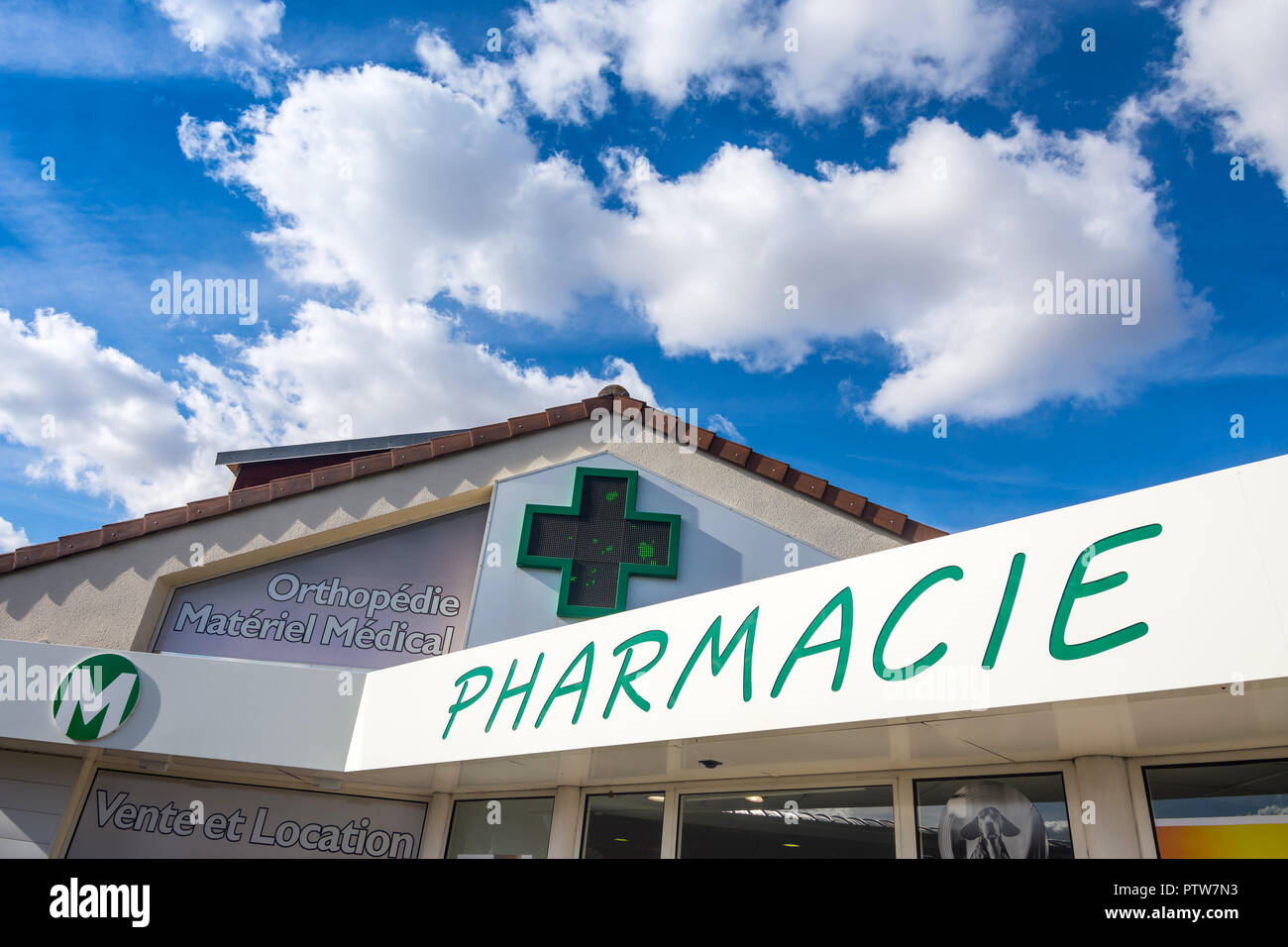 Façade de la pharmacie française / pharmacie. Banque D'Images