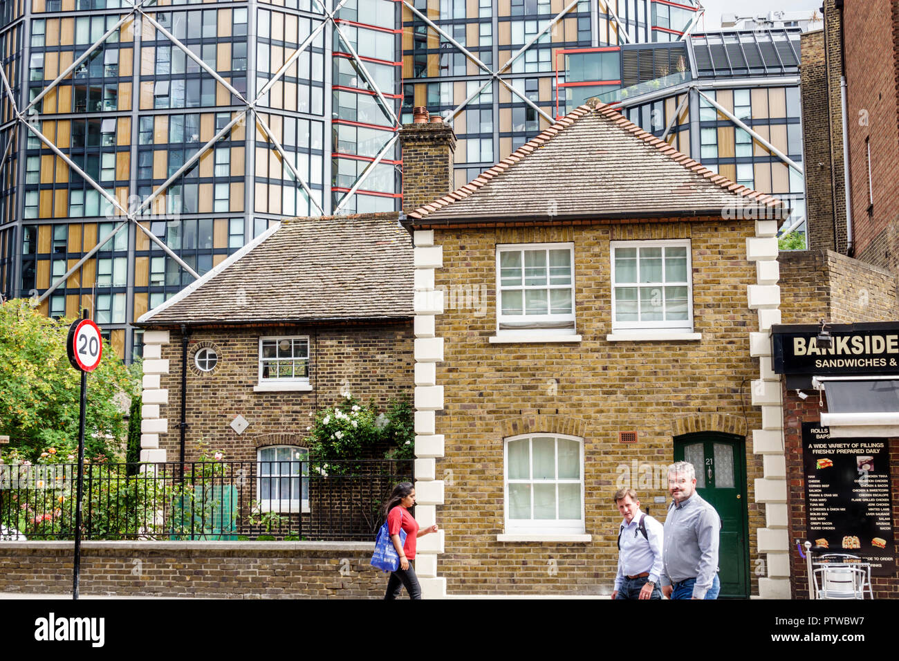 Londres Angleterre,Royaume-Uni,Royaume-Uni Grande-Bretagne,Southwark,Hopton Street,architecture contrastée,contemporain,Almshres,1752,maisons de charité cottages,ad Banque D'Images