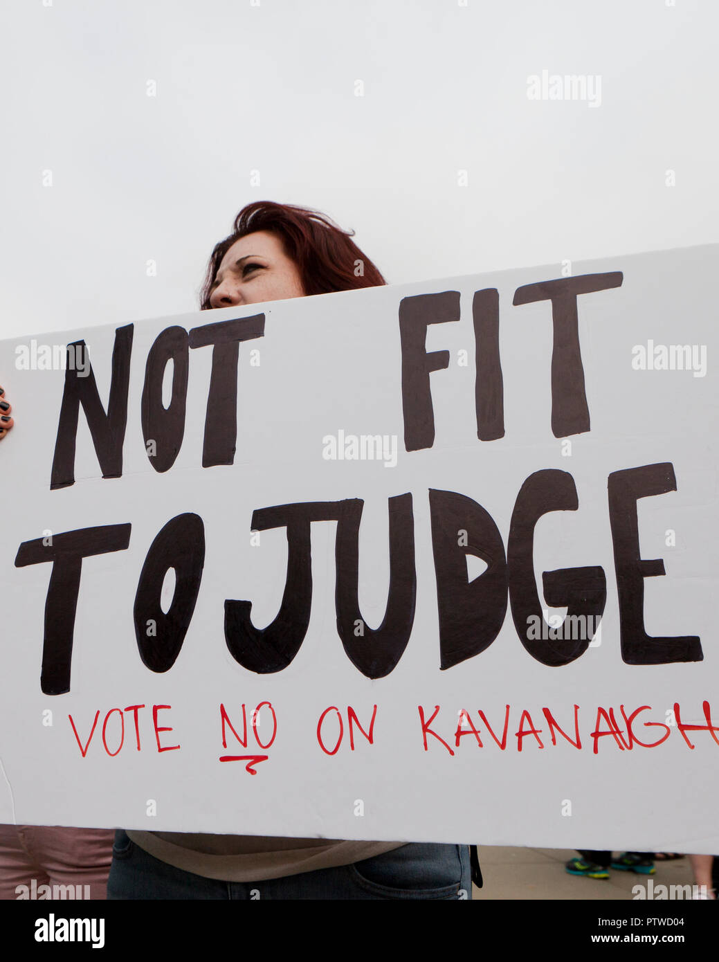 Washington, DC, 6 octobre 2018 : femme protester le jour de la confirmation finale des voix de Brett Kavanaugh comme juge de la Cour suprême des États-Unis. Banque D'Images