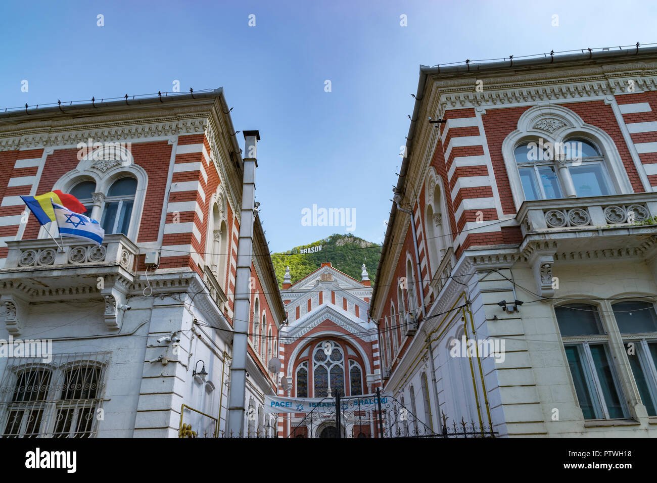 La Synagogue Beth Israel à Brasov sur une journée ensoleillée à Brasov, Roumanie. Banque D'Images