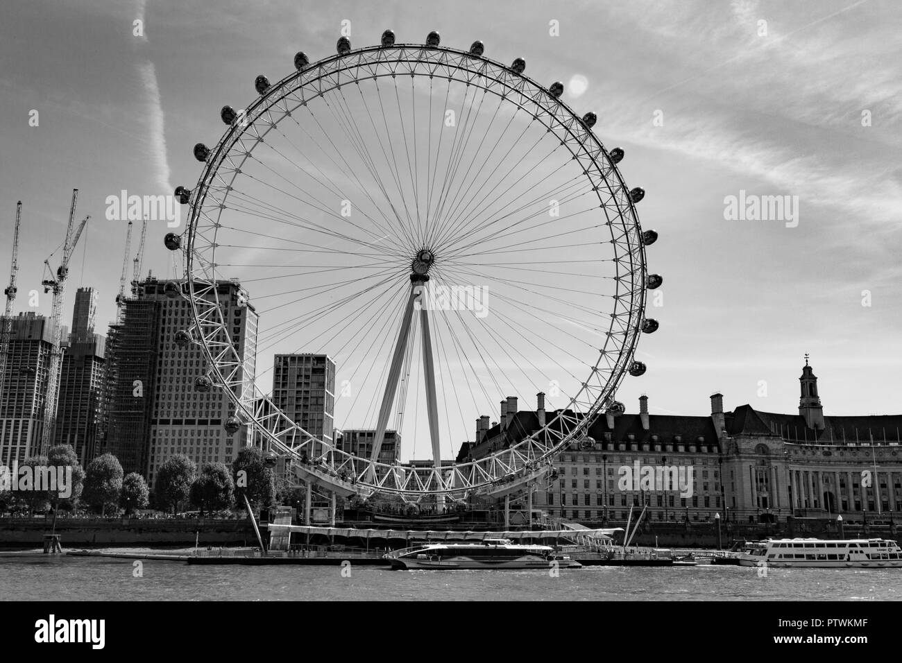 London Eye ou roue du millénaire sur la rive sud de la Tamise à Londres, Angleterre, RU Banque D'Images