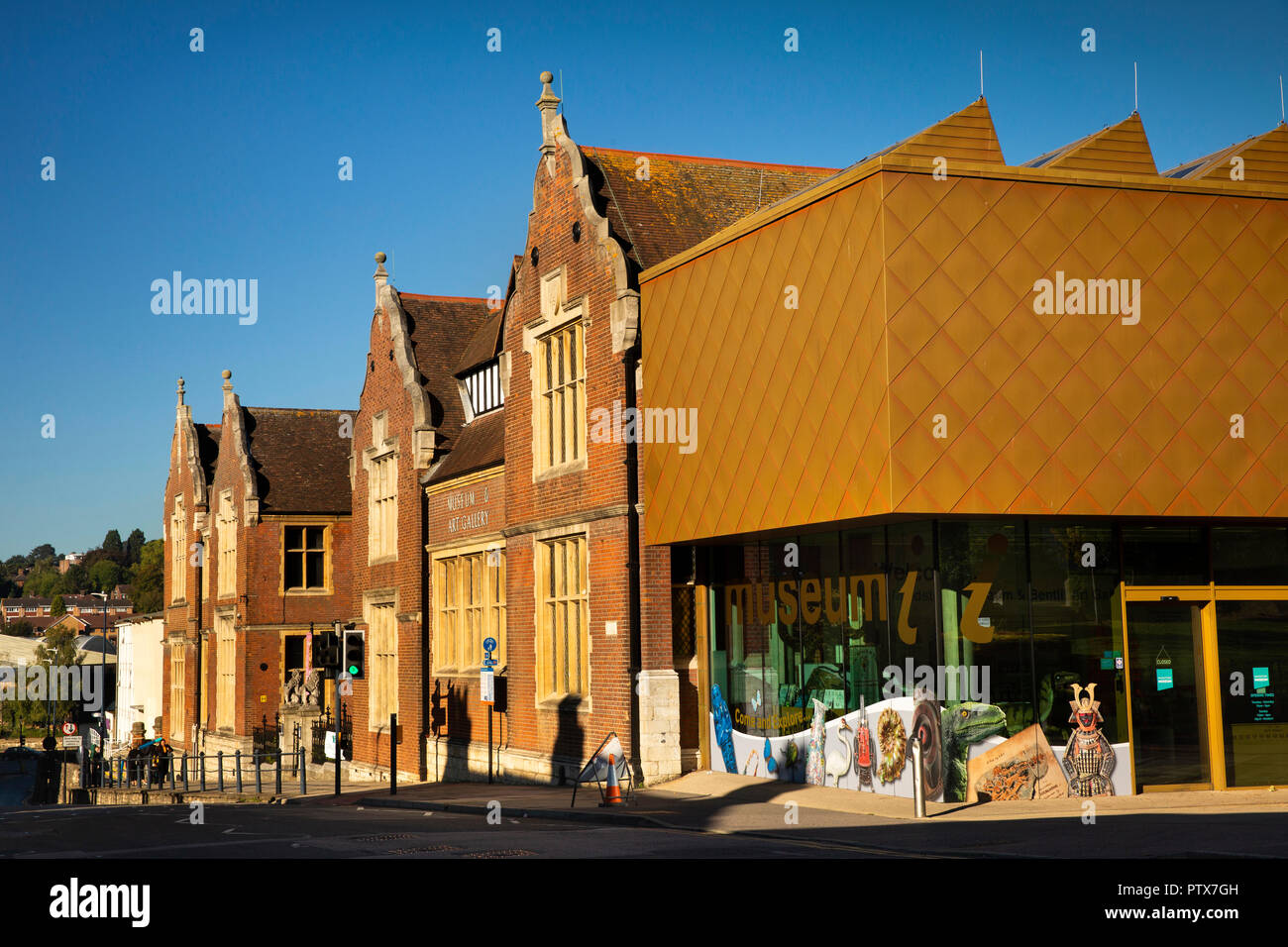 Maidstone, Kent, Royaume-Uni, du centre-ville, rue St Faith, Musée de Maidstone et Bentif Art Gallery de Chillington Manor Banque D'Images