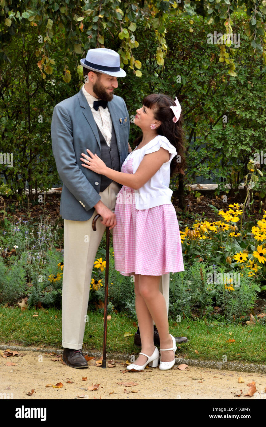 Couple dans un jardin à Montmartre Banque D'Images