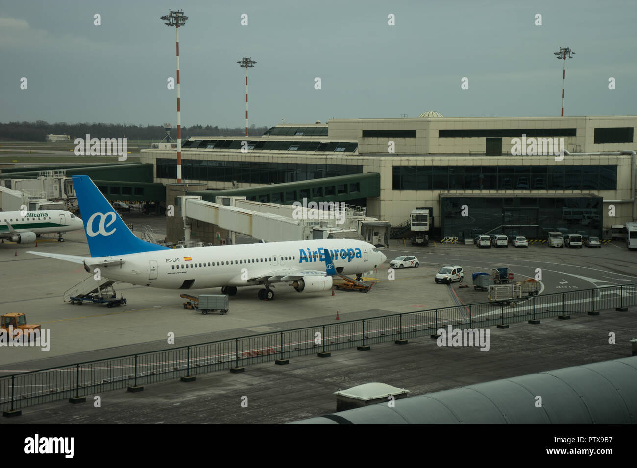 L'aéroport de Milan, Italy-April 2, 2018 : Air Europa avion à l'aéroport de Milan Malpensa Banque D'Images