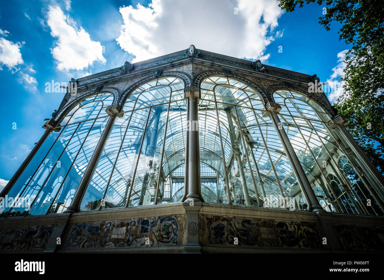 Crystal Palace (Palais de Cristal) dans la région de Buen Retiro (Parc del Parque de El Retiro à Madrid, Espagne. Banque D'Images