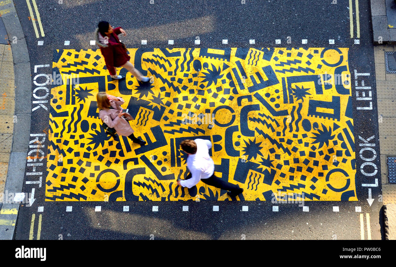 'City Jam' (Eley Kishimoto) 2018 cossing piétonne par la barbacane, partie de la culture "mille passages colorés' art project, Londres, Royaume-Uni. Banque D'Images