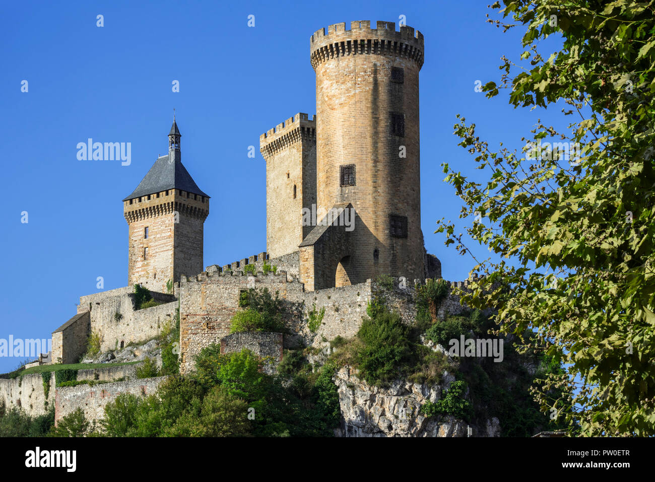 Le Château médiéval de Foix Château qui domine la ville de Foix, Ariège, Occitanie, France Banque D'Images