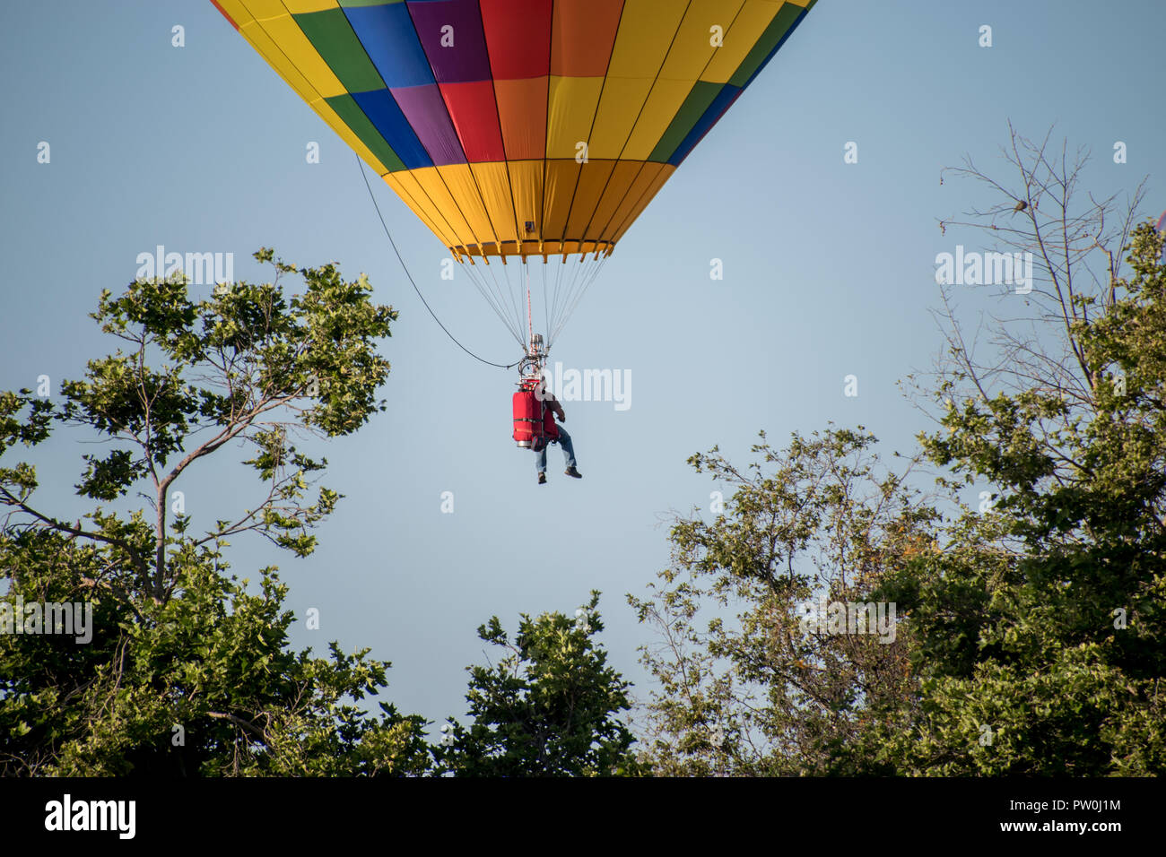 L'homme à un jet pack attaché à un ballon à l'Temecula Valley Balloon & Wine Festival en 2018 Banque D'Images