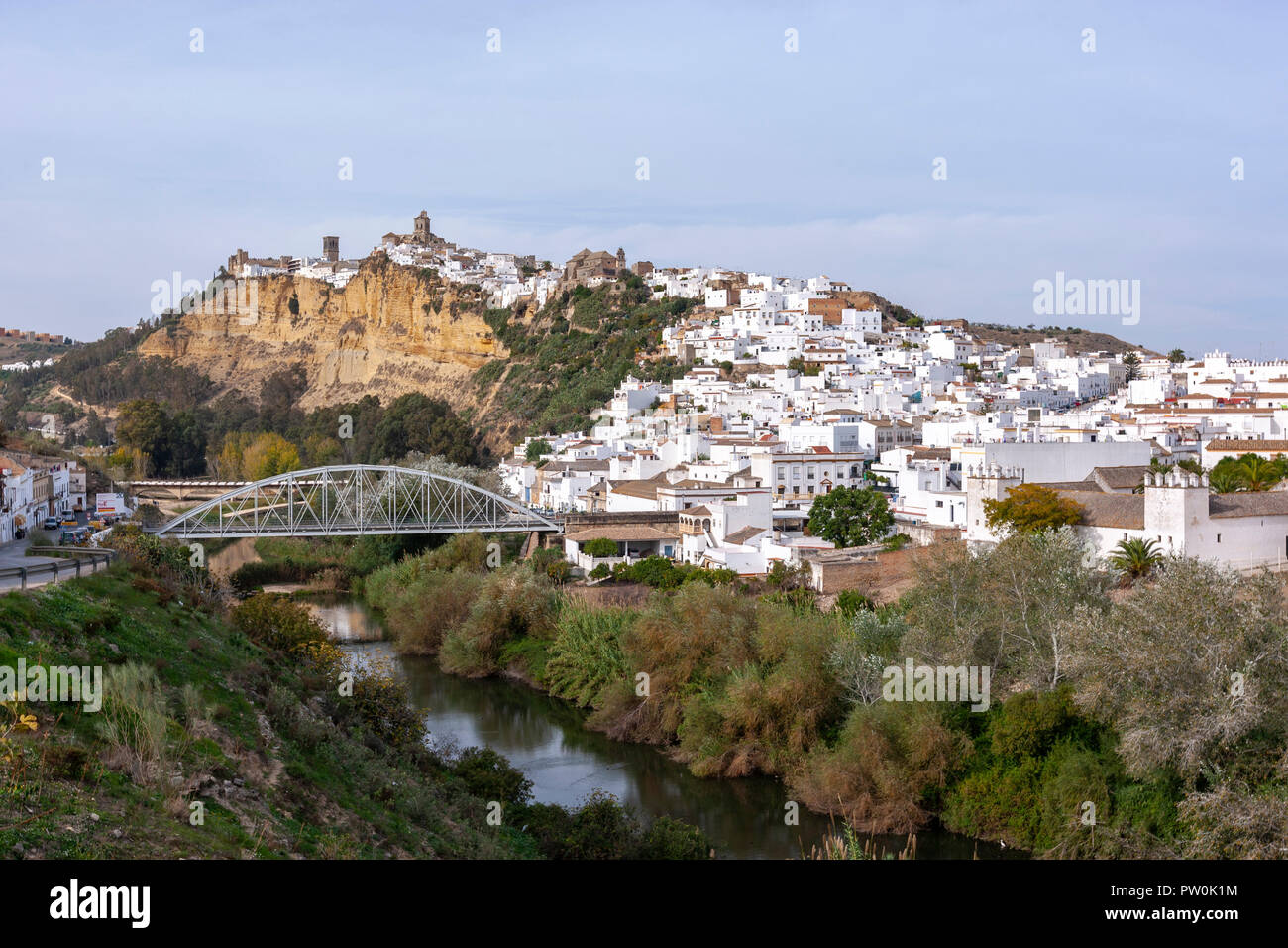 Bien vista au sommet d'une crête de grès d'Arcos de la Frontera, province de Cadiz, Andalousie, Espagne Banque D'Images