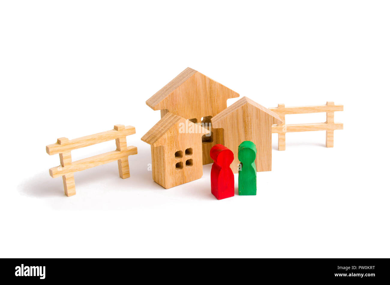 Achat et vente de biens immobiliers, de l'investissement. . La construction de fermes de complexes industriels. Maisons en bois, les gens et voiture sur un fond blanc. E Banque D'Images